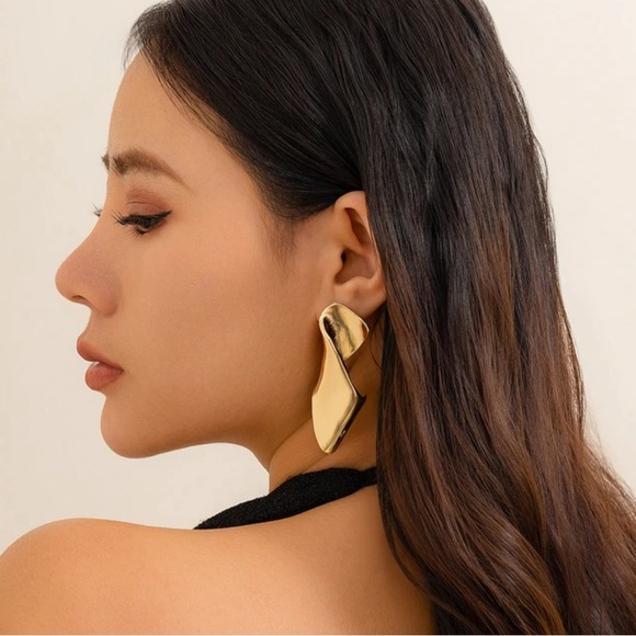 NEW Vintage Irregular Geometric Metal Twisted Stud Earring For Women Gold - Picture 15 of 16